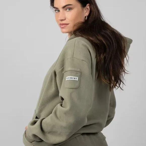 Comfrt Travel Essentials Hoodie - NWT - Picture 2 of 4